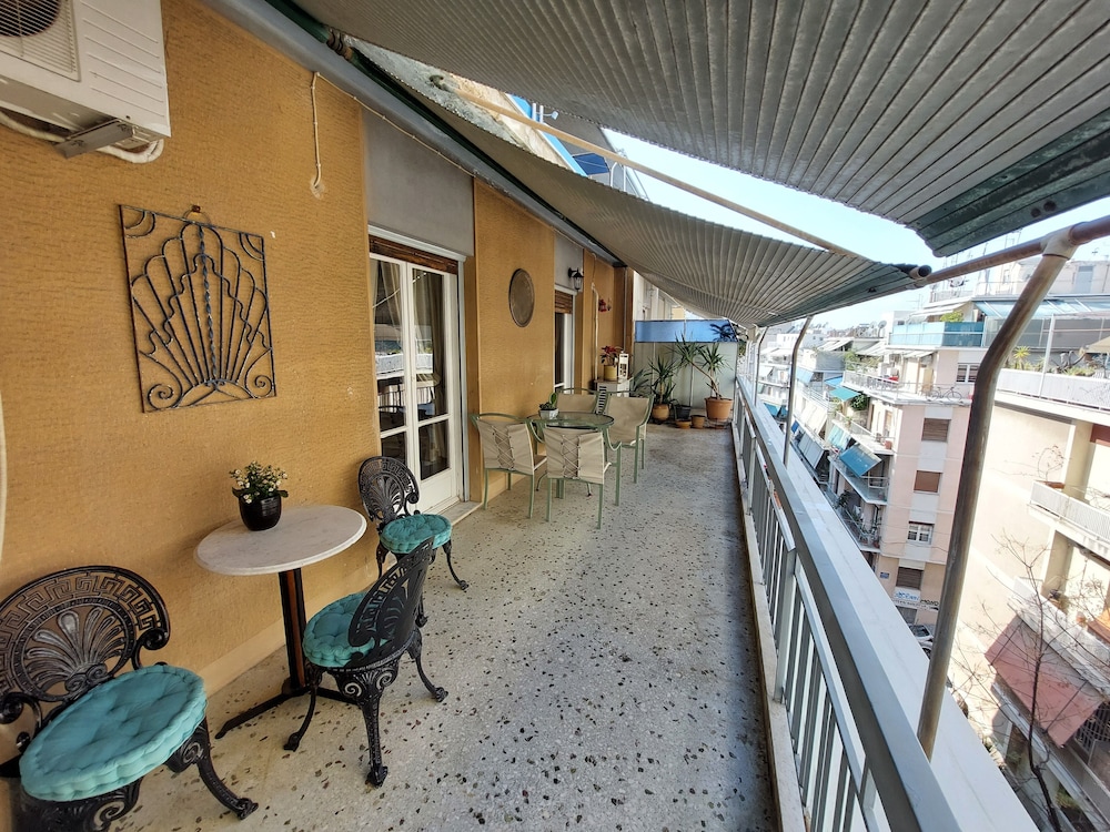 Retro Stay Athens