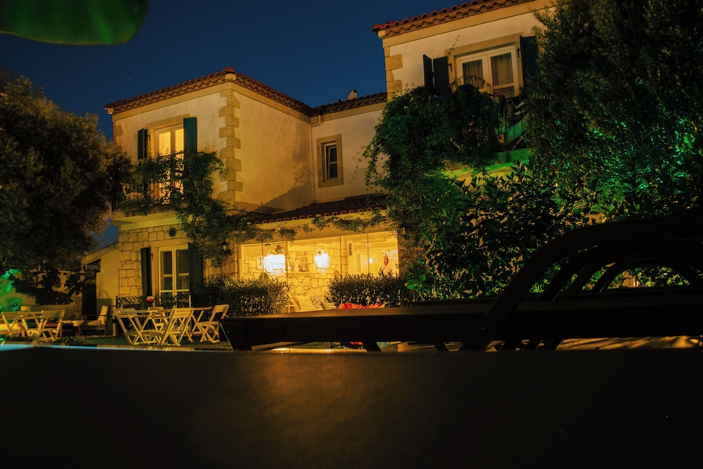 Hotel Alanarin Konak Alacati - Image 1