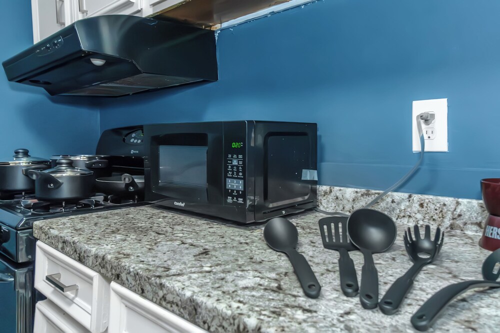 Lux 2BR Condo w/ King Beds DTWN