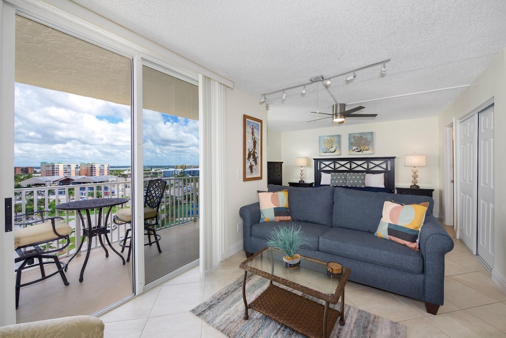 Estero Beach & Tennis 806-b