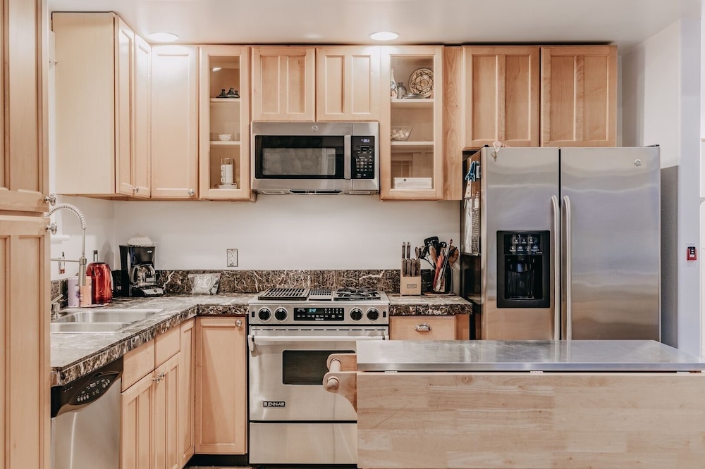 01sl - Hot Tub - Pet Friendly - Bbq - Sleeps 8 3 Bedroom Home by RedAwning
