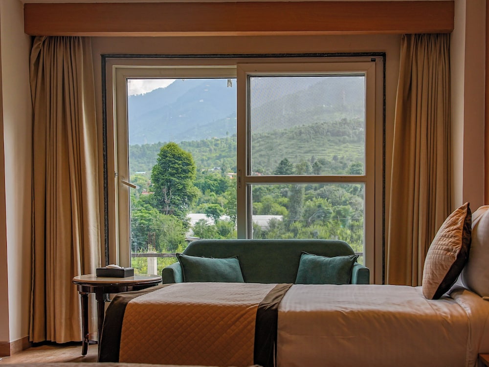 Click Hotel Bhuntar,Kullu-Bhuntar Airport