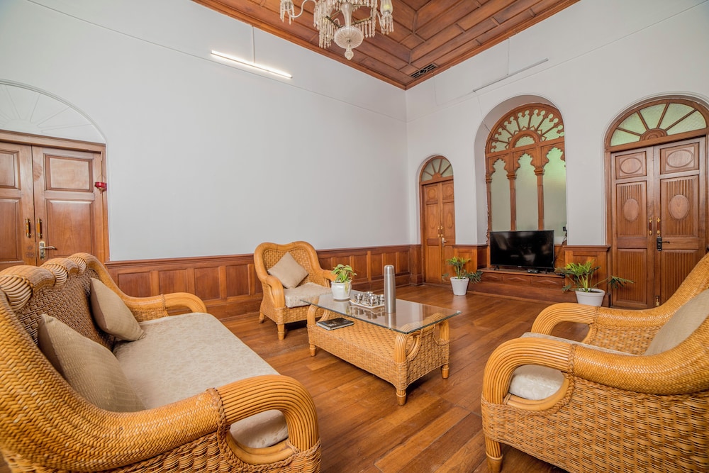 Savithri  Bungalow By XploreIndo