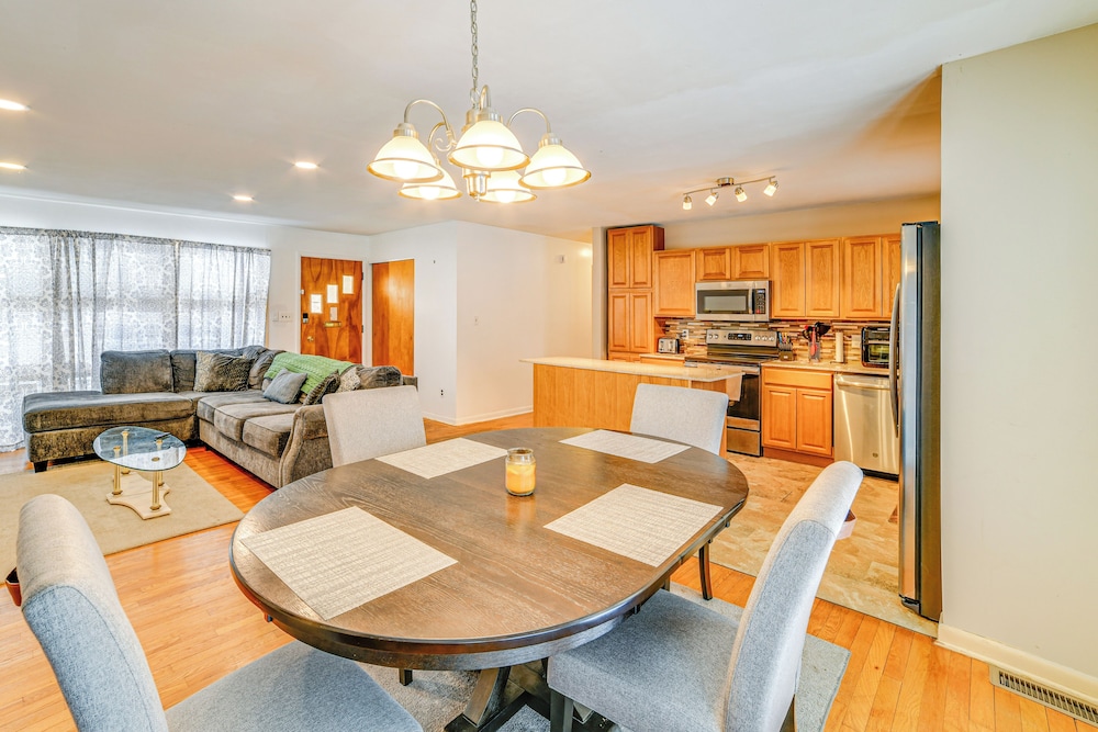 4 Mi to Dtwn: Pet-friendly Home in Utica