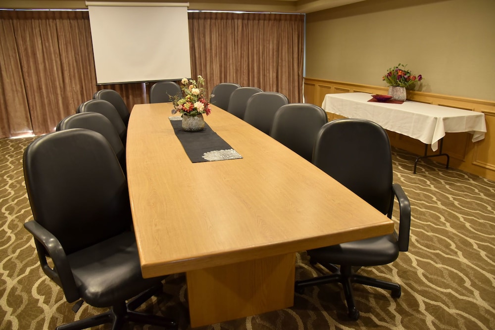 Albany Vacations - Comfort Suites Linn County - Property Image 43