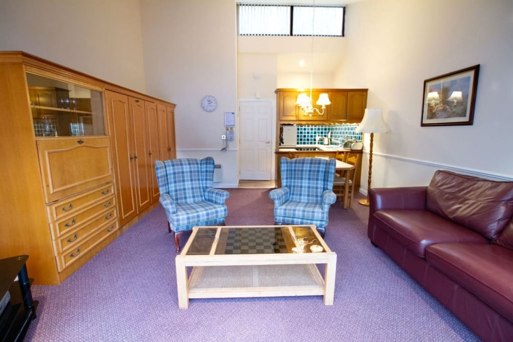 Loch Rannoch Highland Club Studio 02