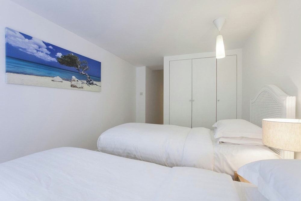 Ossington Street by Onefinestay
