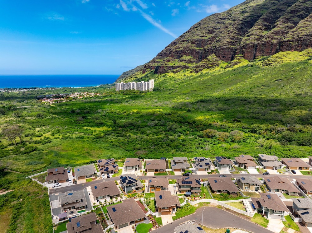 @marbella Lane - Elegant 3BR w/ Marvelous Views