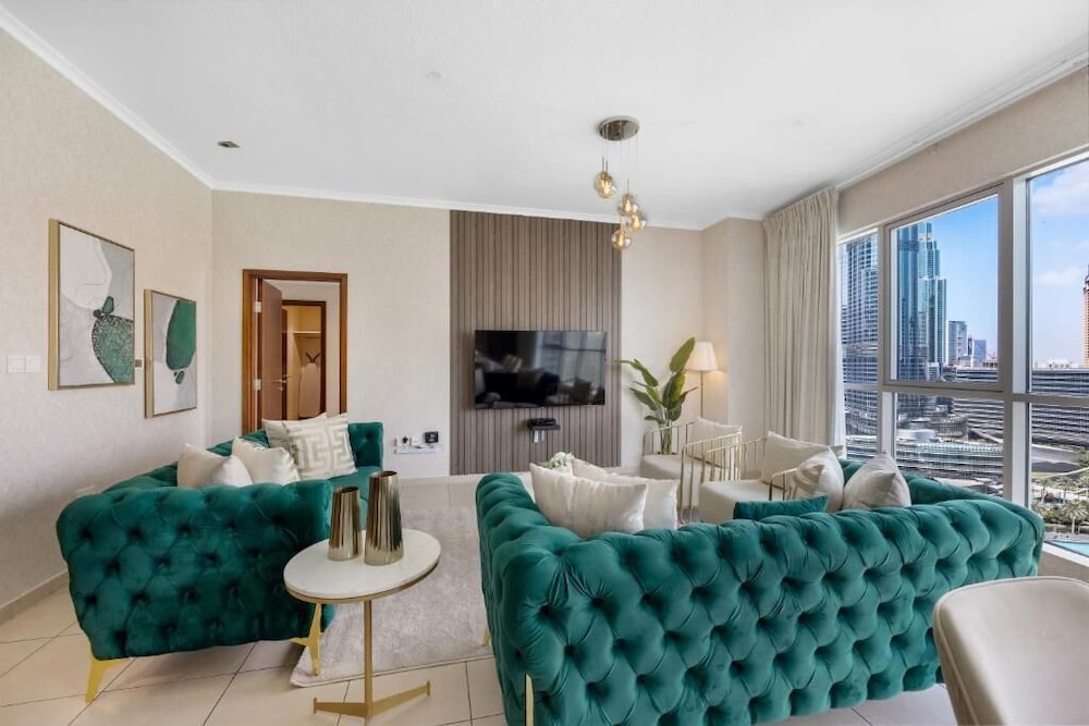 Lavish 3BR Besides Burj Khalifa and Fountain view