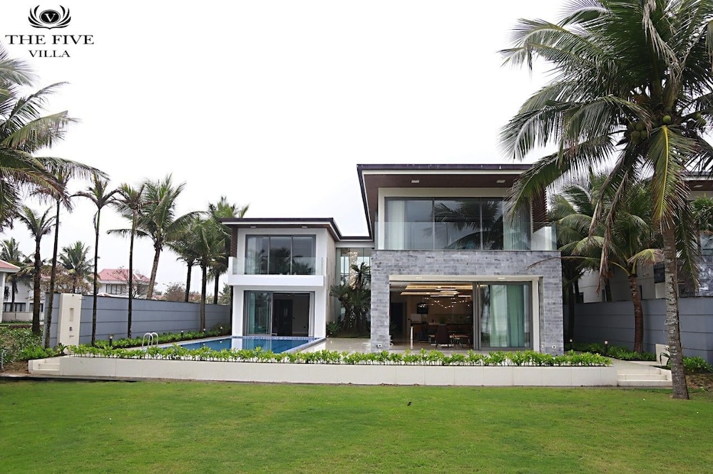 Luxury Yacht Villa