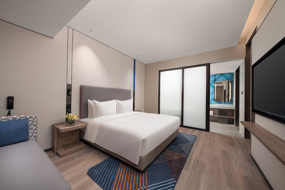 Holiday Inn Express Qingdao City Balcony by IHG