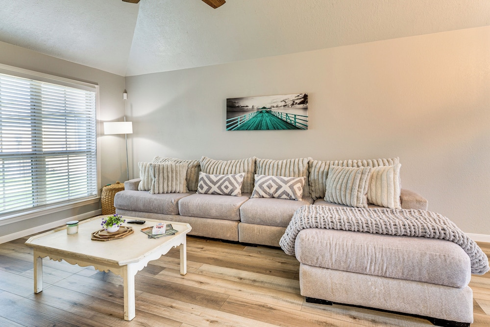 9 Mi to College Station: Dog-friendly Home w/ Yard