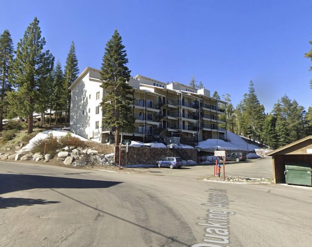 Enjoy Tahoe Lakeview Bliss Pet Friendly! view 4
