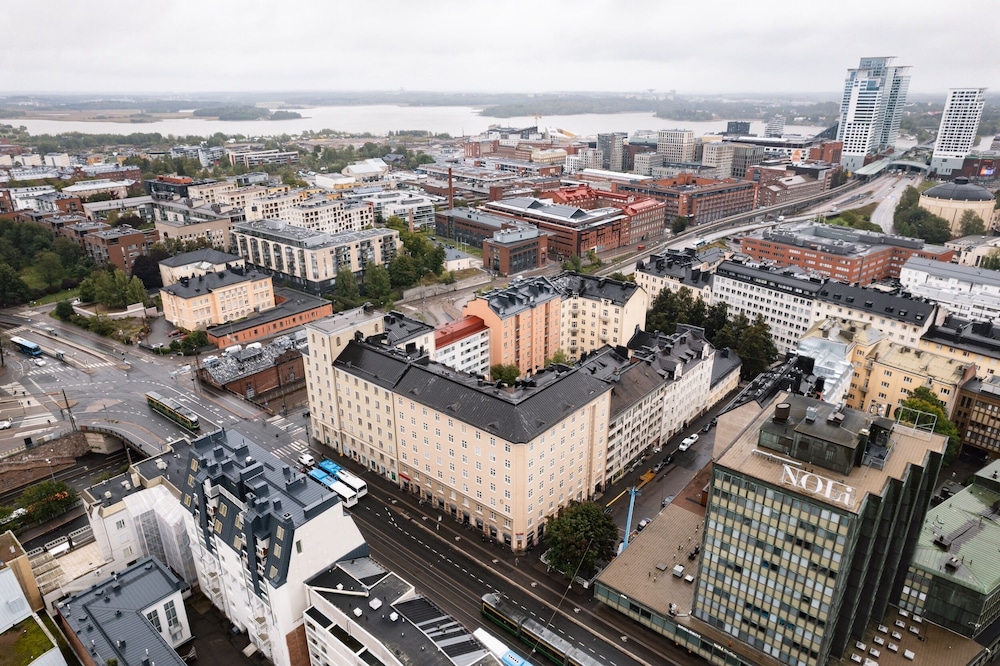 Modern Top-Floor Apt. in Helsinki
