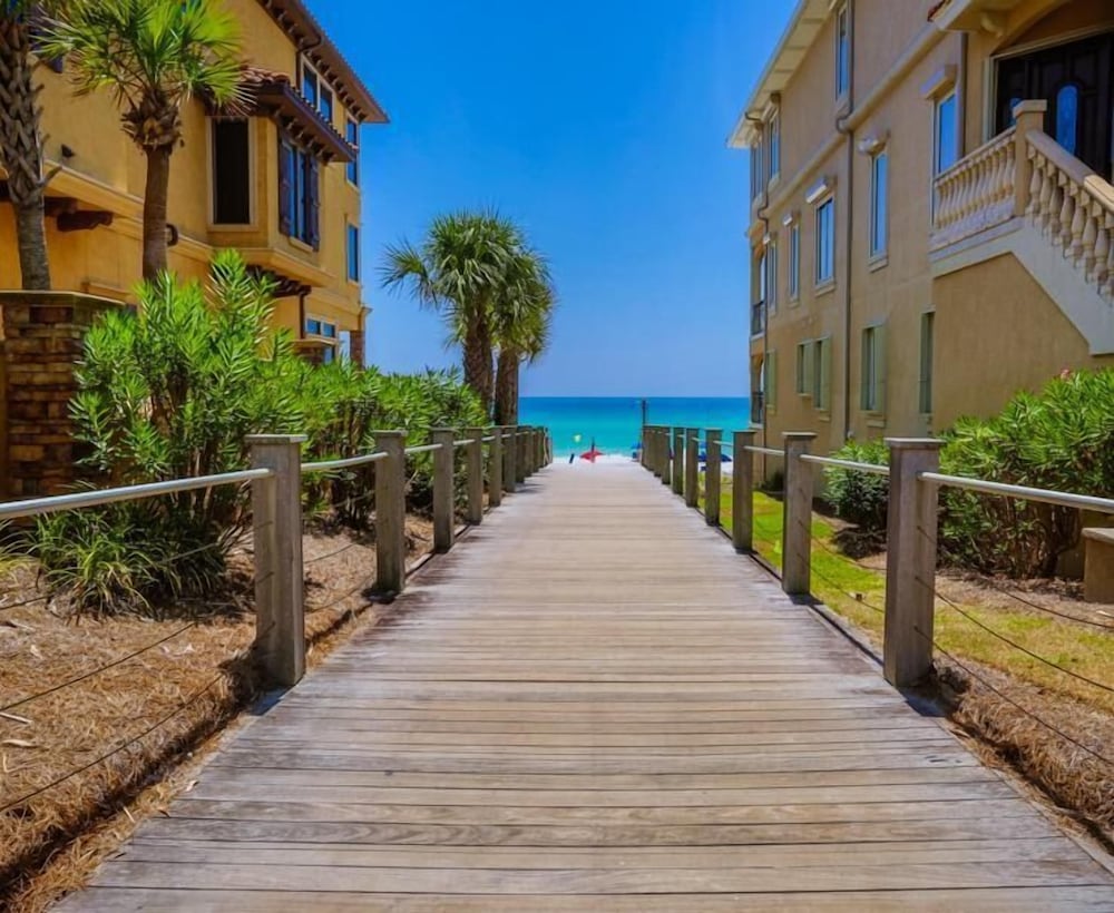 Casa de Fiesta 5 Bedroom Holiday Home by Five Star Properties