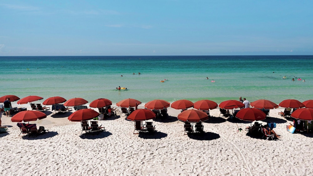 Coastal 3BR Condo With Pool & Shuttle : Snowbird Friendly!