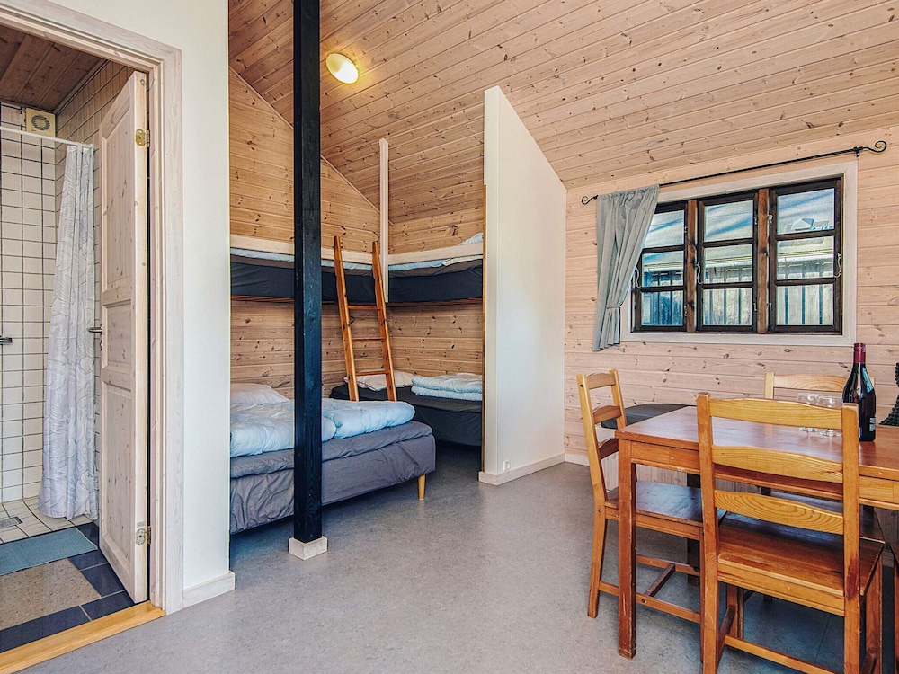 5 Person Relaxing Holiday Park Home in Ronde