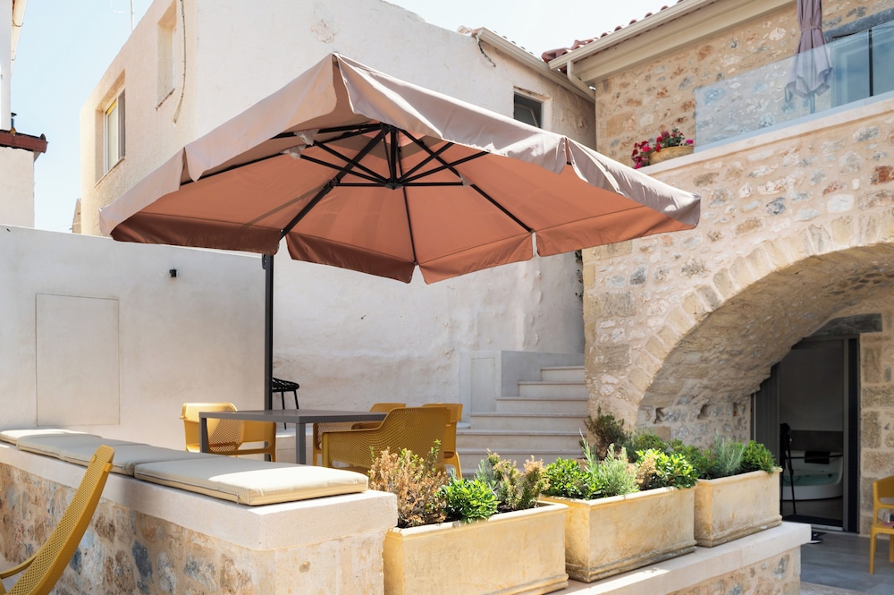 Cardamilia Suites