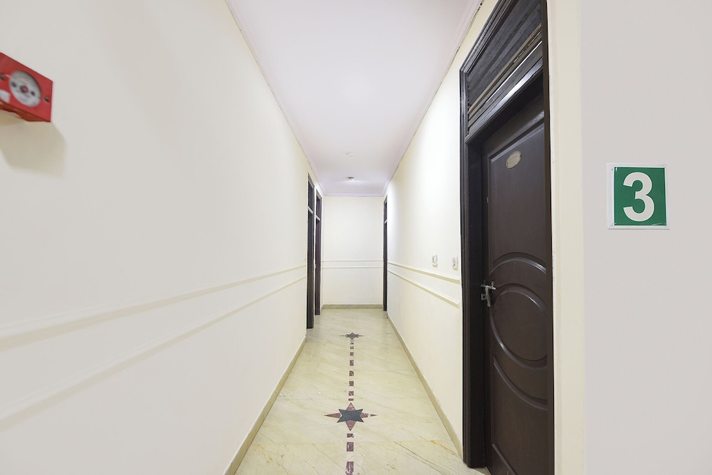 Fabhotel Aura Palace
