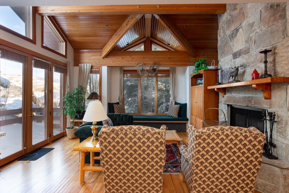 Ridge at Deer Valley Resort - Three Bedroom Condo with Hot Tub #16 3 Condo