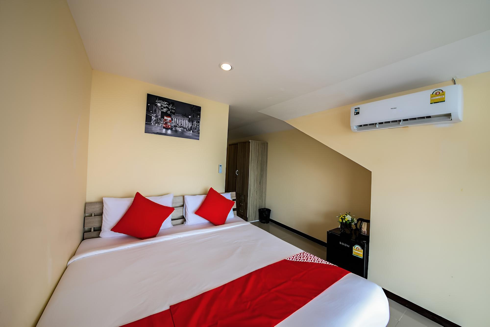 OYO 118 Beach Walk Stay