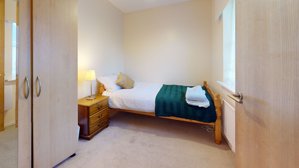 Impeccable 4-bed House in London