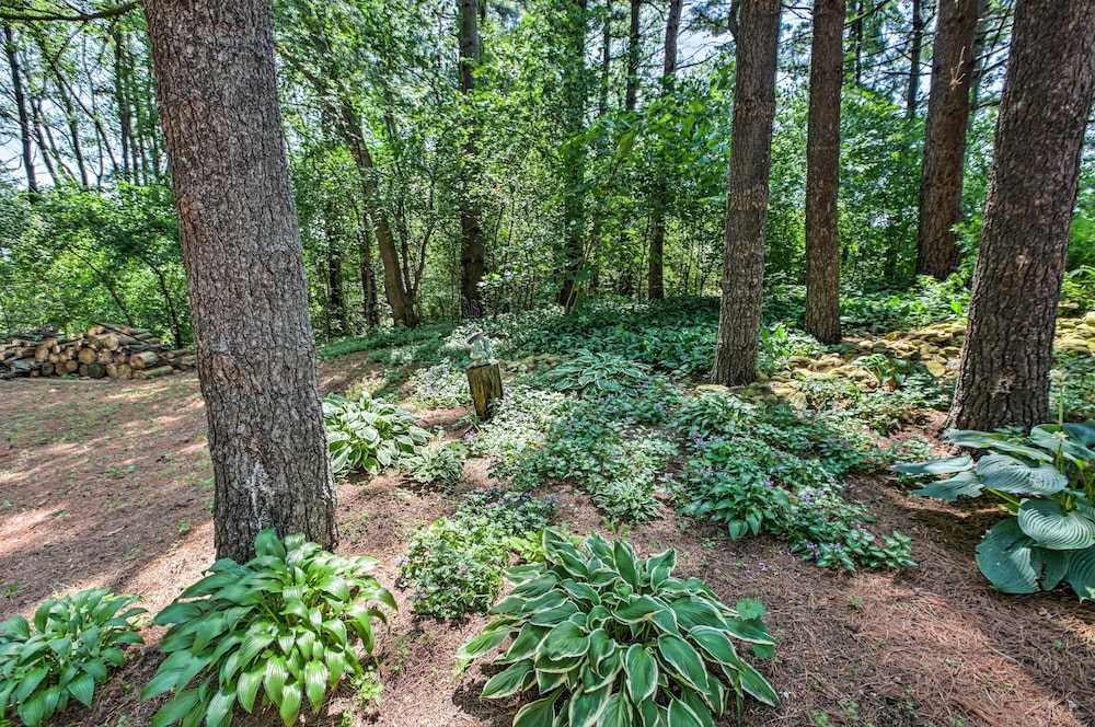 Lake Geneva Vacations - Lake Geneva Getaway w/ Fire Pit: Near Golf - Property Image 10