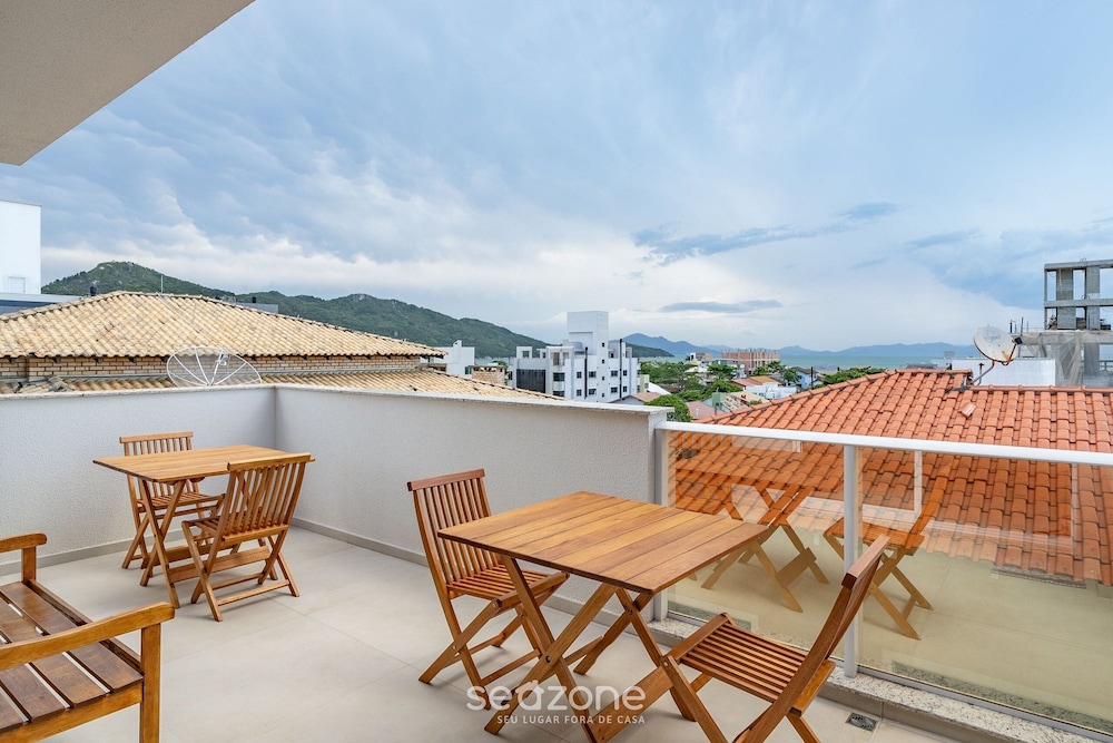 Apt w/ Pool & BBQ in Bombinhas Rna0303
