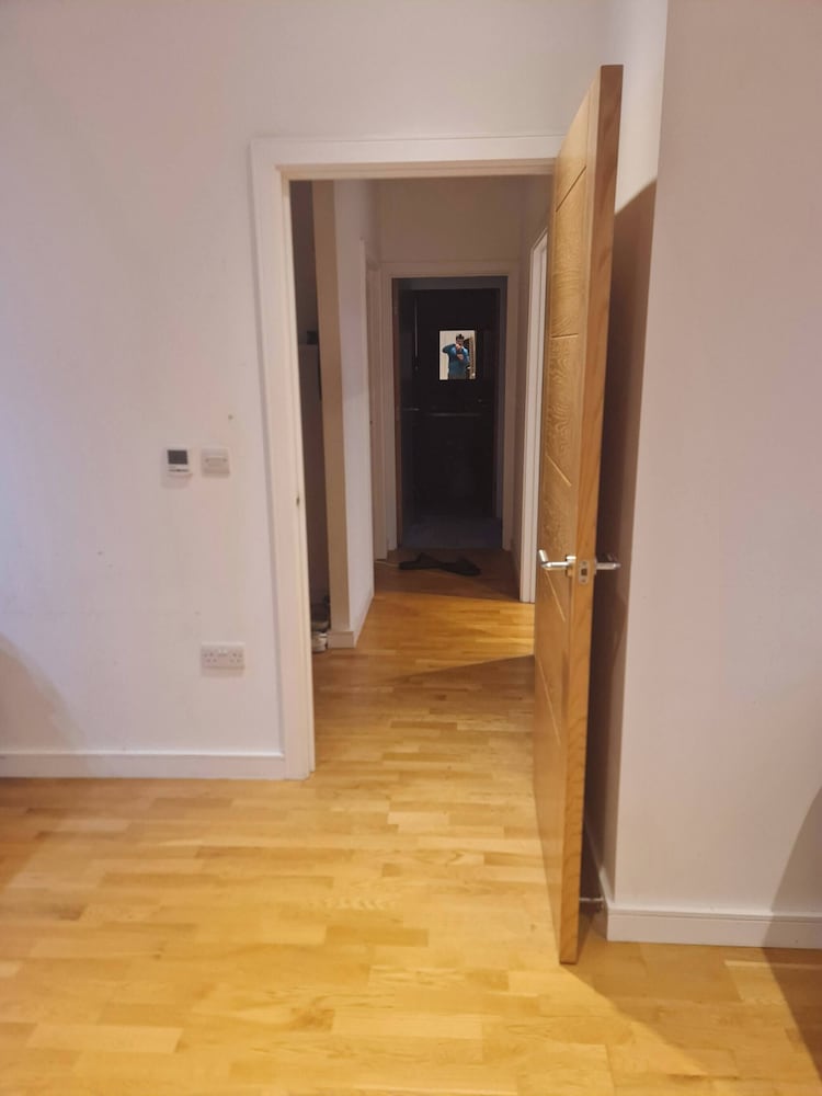 2 Beds Flat Centrally Located 2 Mins From Station