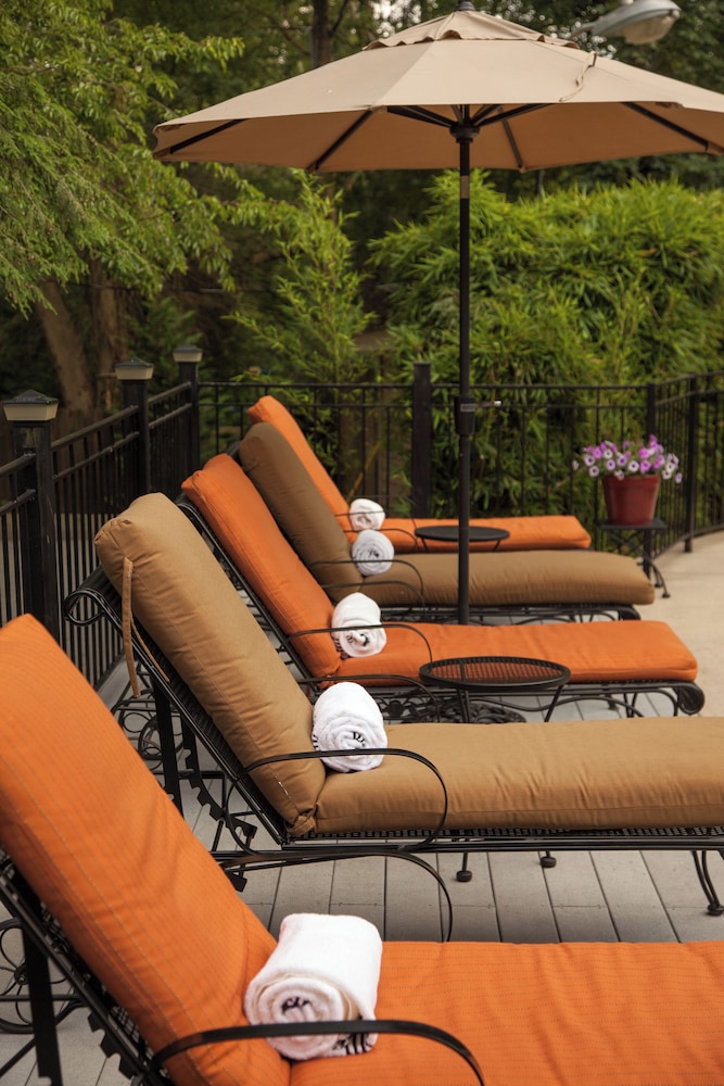 Chanticleer Inn Bed & Breakfast