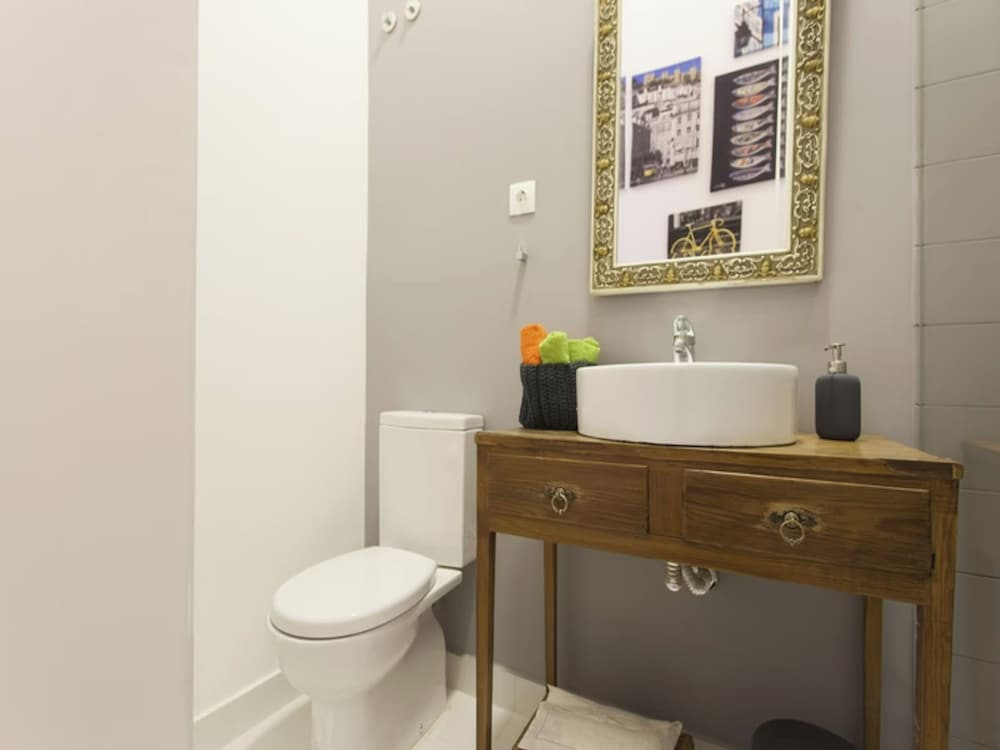 2 Bedroom Apartment Located Heart of Lisbon City
