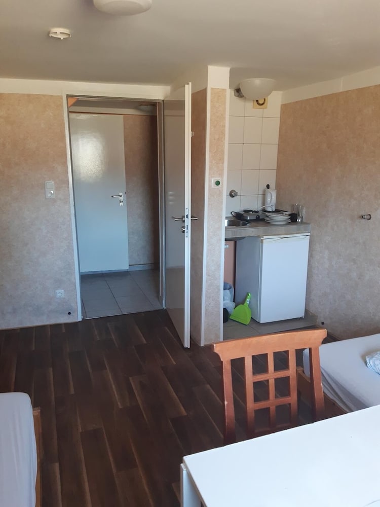 2-Rent Group Hostel Rooms&Apartments EVE168