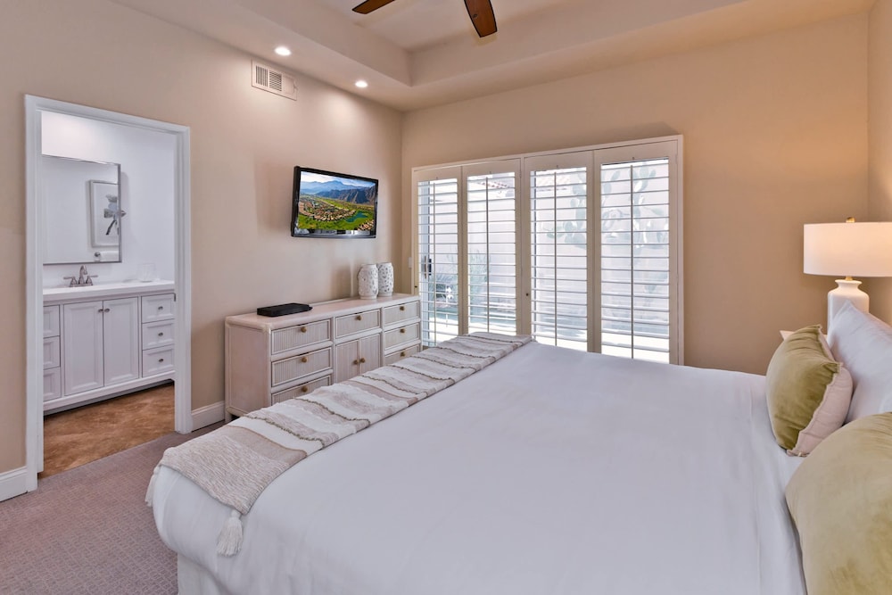 Casa Del Rio Luxe 3BR w Pool Spa Lake Views