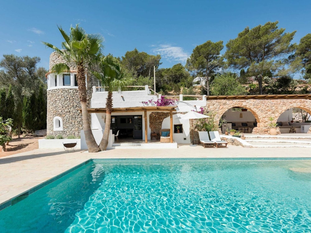 Holiday Home With Spacious Rooms