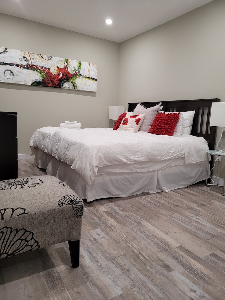Boardwalk Homes - Executive Townhomes