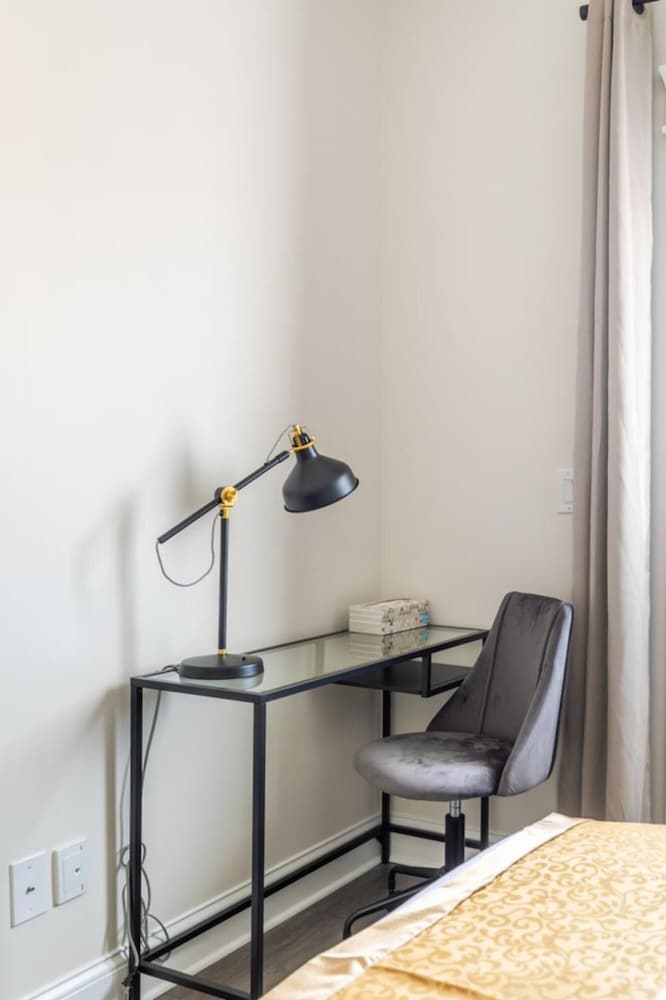 Iconic Rideau 1Bd Unit Balcony Free Parking 1 - Image 5