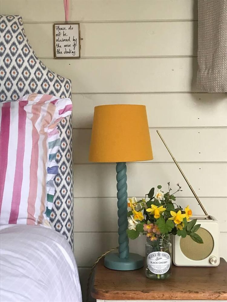 Dog Friendly Shepherd's Hut, Perfect for Couples view 3