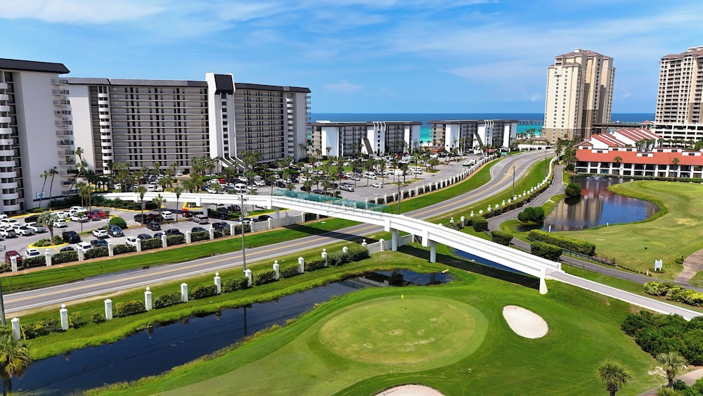 2BR Condo in Edgewater Resort With Golf, Tennis, Pools & Free Tram Service!