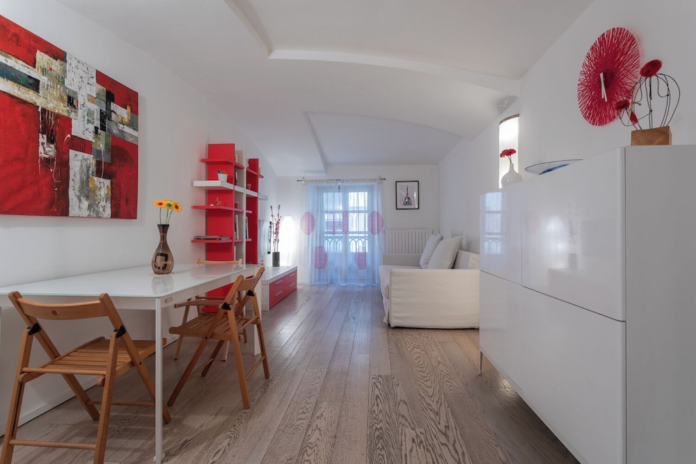 Red Studio near Porta Nuova