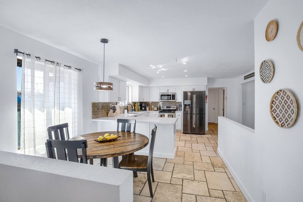 Huge Golf Course Home-free Heated Pool Theatre Gym