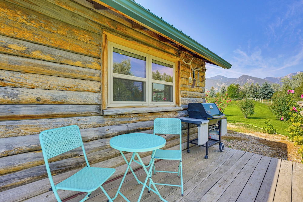 Montana Mountain Getaway: Deck & Amazing Views