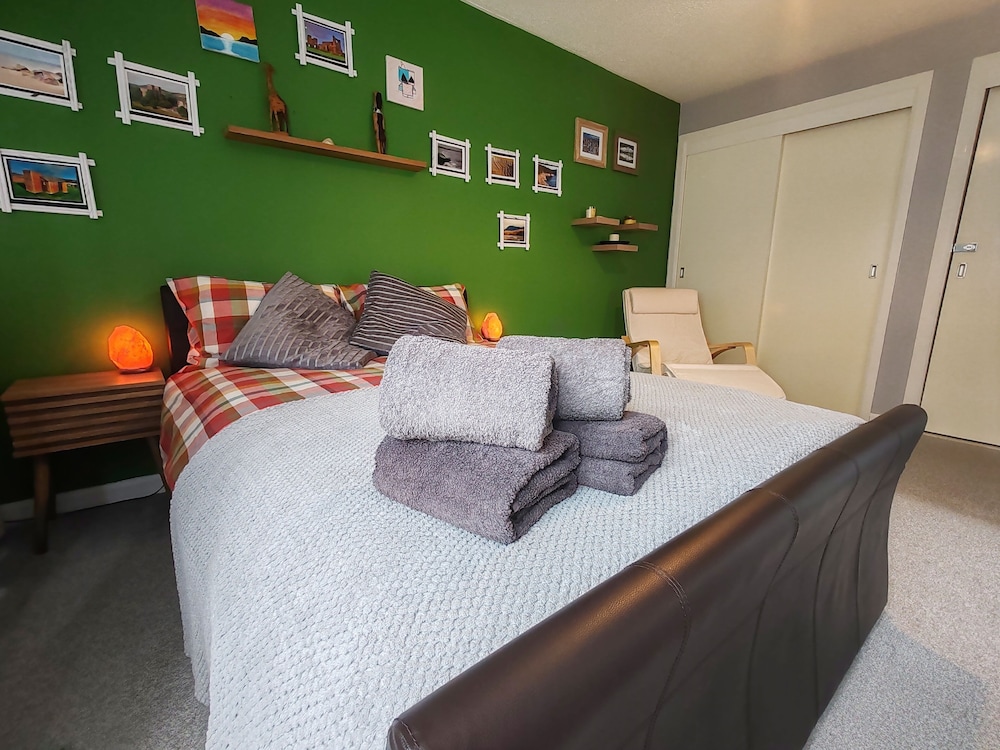 One Bedroom House, Sleeps 4, Bbq, Garden,