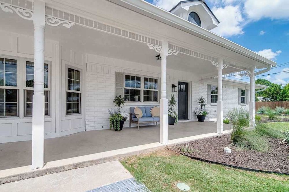 108 Wisteria Dr