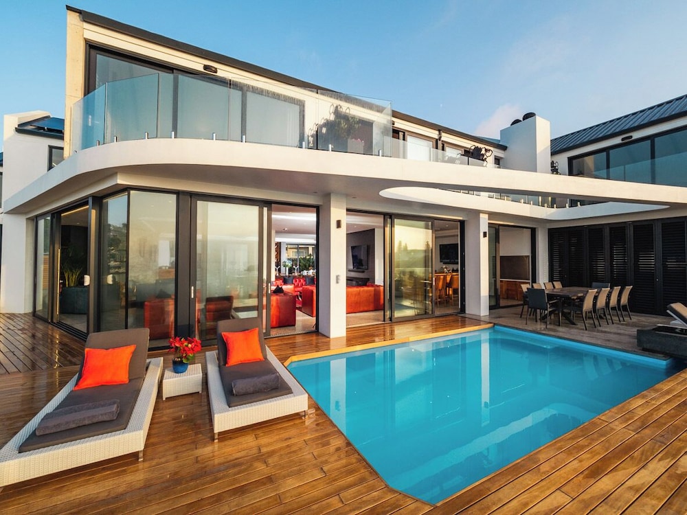 Boutique Ocean Views incorporating Wend