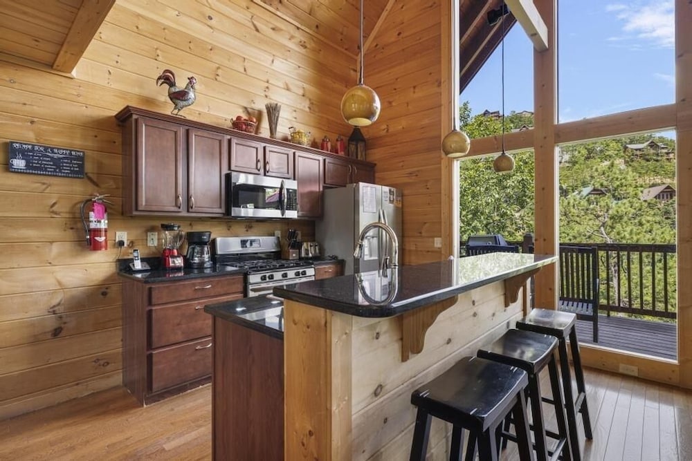 A Peace of Paradise - 3 Bedrooms, 3 Baths, Sleeps 8 Cabin by RedAwning