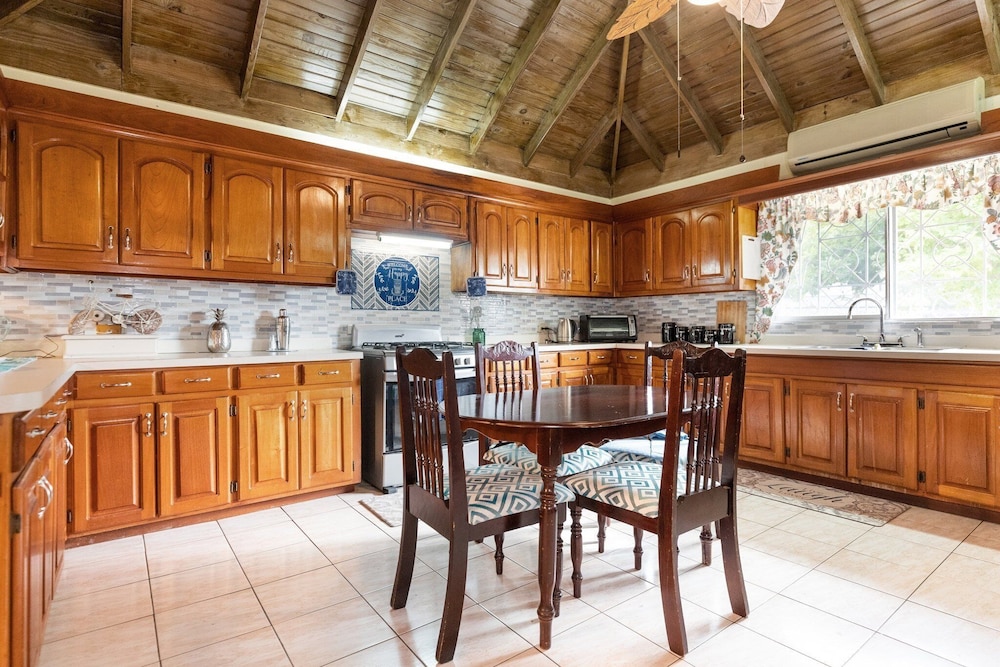 Ironshore Sugarmill Villa W Private Pool 6 Bedroom Villa