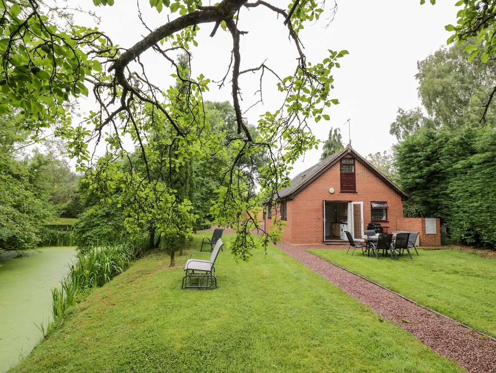 Byefield Lodge