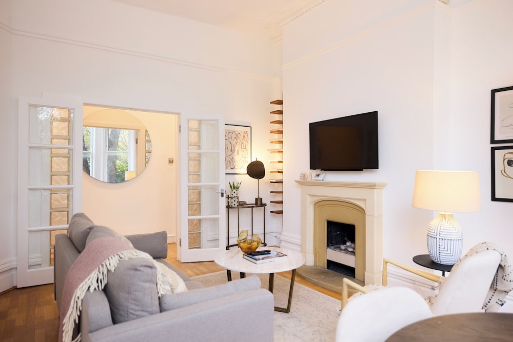 Hampstead Parkside Apartment