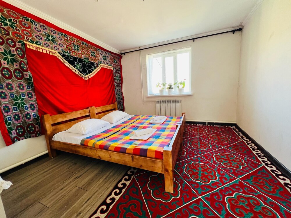 DADOW Guesthouse