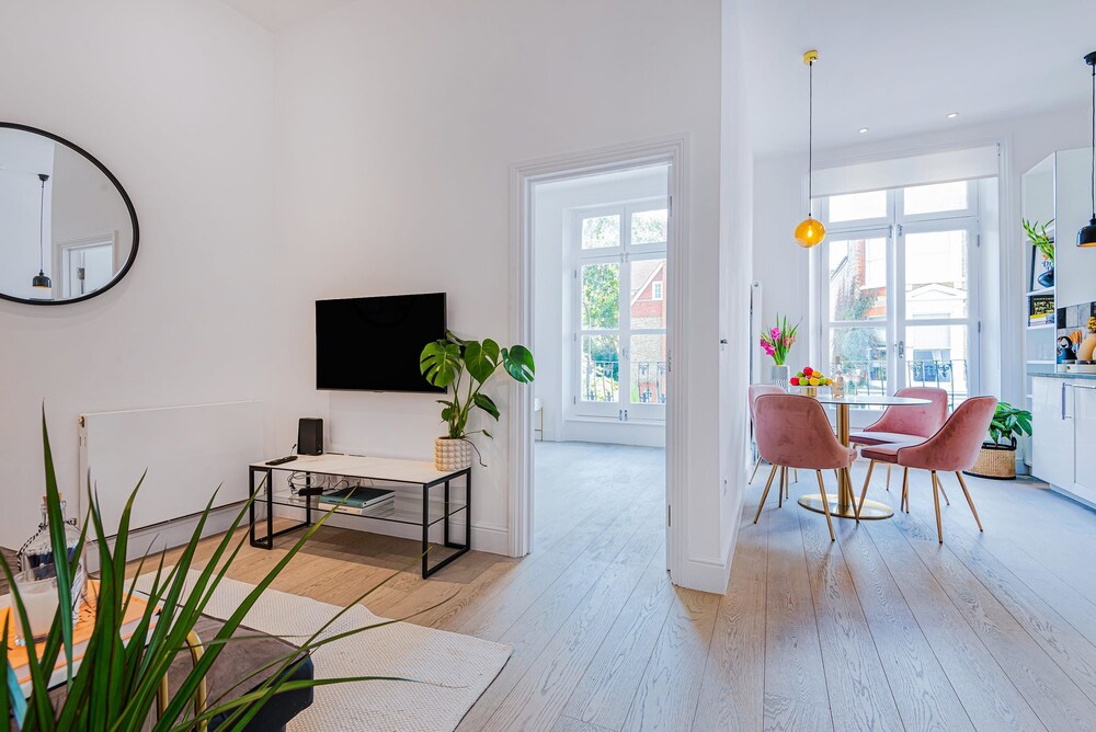 Lady on the Lane- 2 bed Primrose Hill - by Out of Office Lifestyle